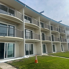 Exterior-Painting-Pismo-Beach-Landmark-Hotel 4